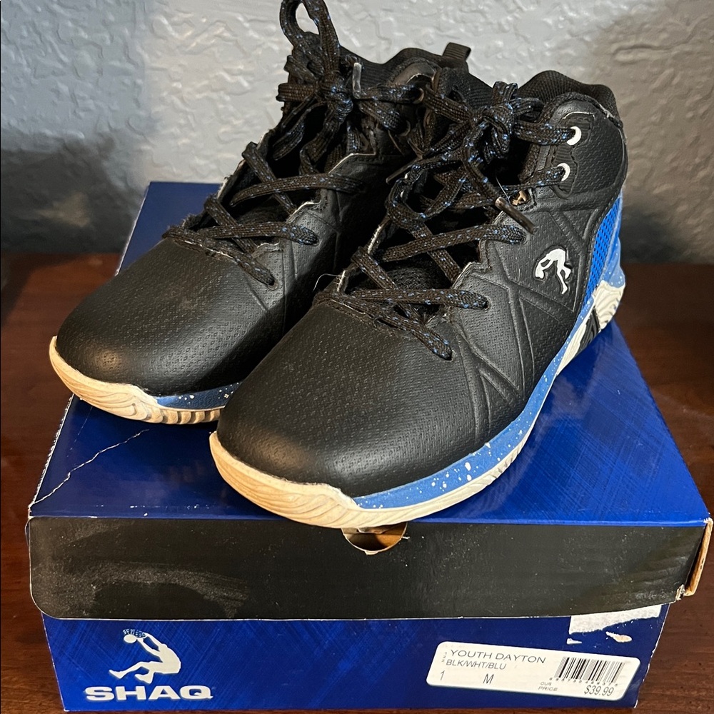 🏀⛹🏾‍♂️ SHAQ Youth Daytona Boys Sneakers Shoes BLK/WHT/BLU 1 M